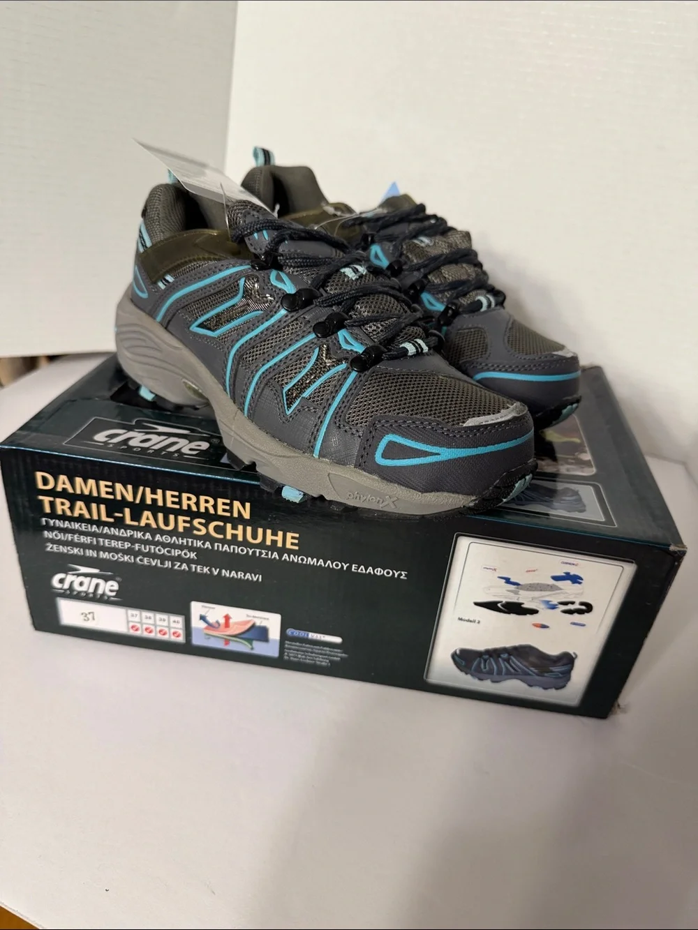 Crane Men's Gray Athletic Trail Shoes with Teal Accents